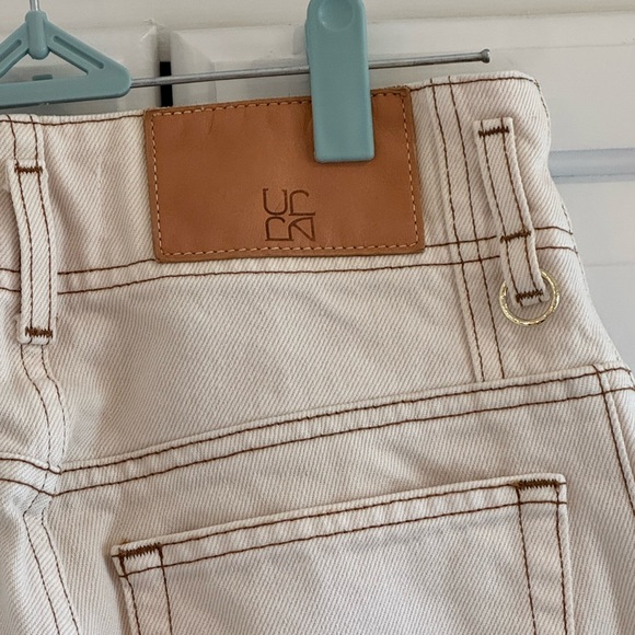 Ulla Johnson Thea Cream Barrel-Leg Jeans - Picture 5 of 8